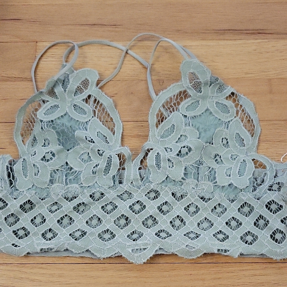 Elegant Lace Bralette in Soft Green